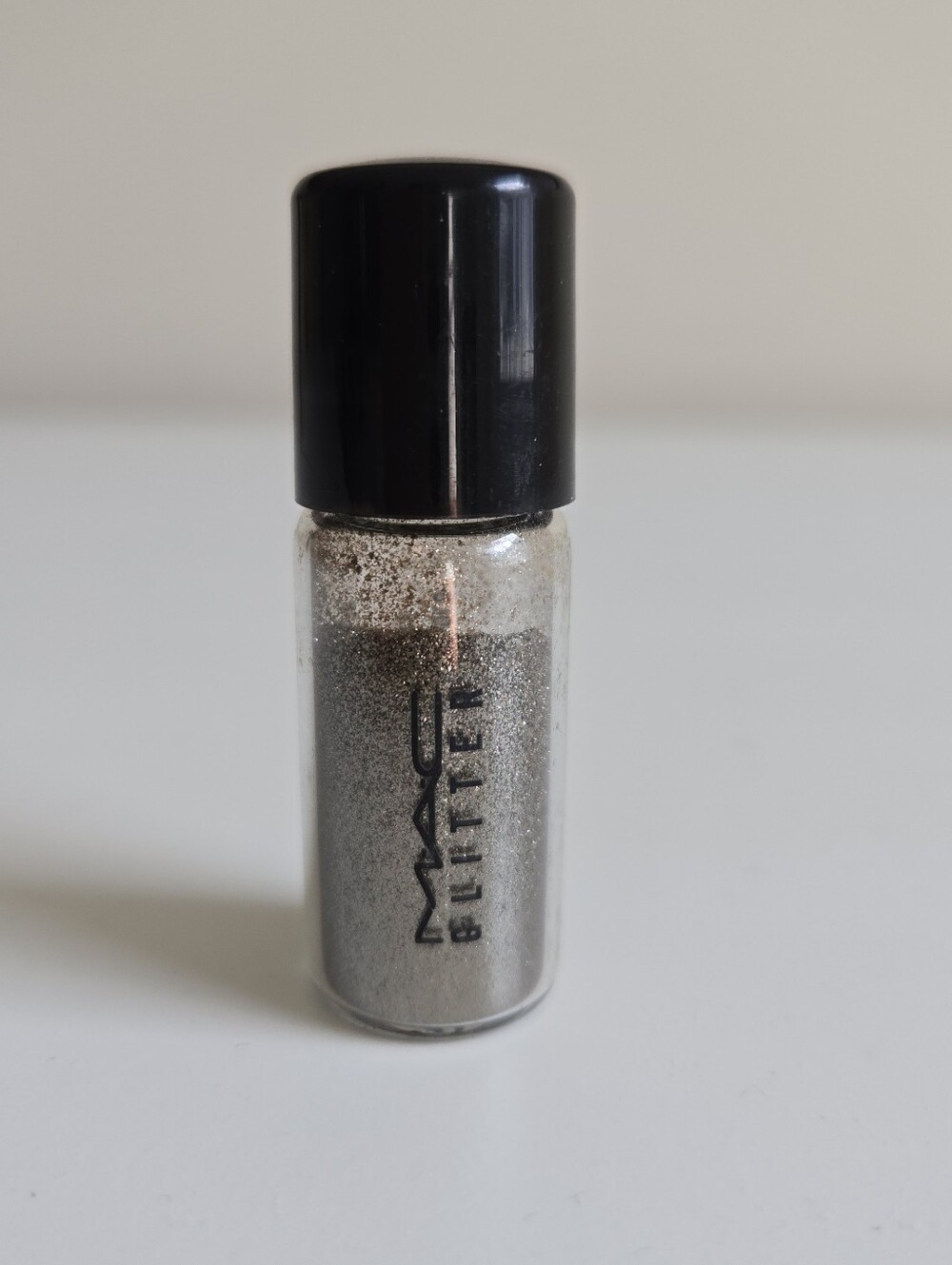 MAC Pigments Reflects Antique Gold Vial